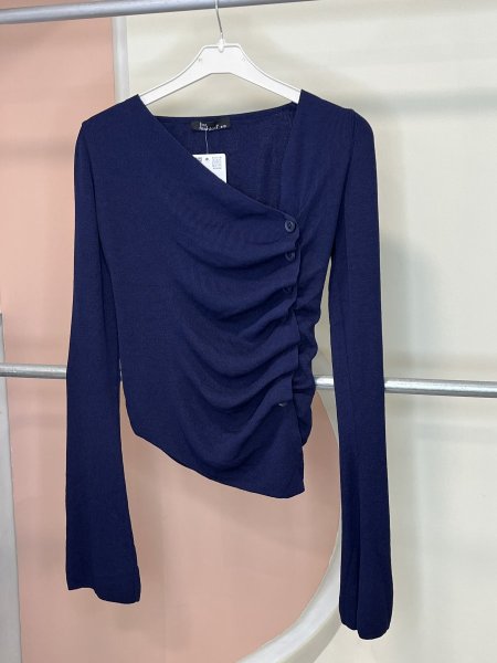 بيسك صوف ناعم ازرار على الجنب